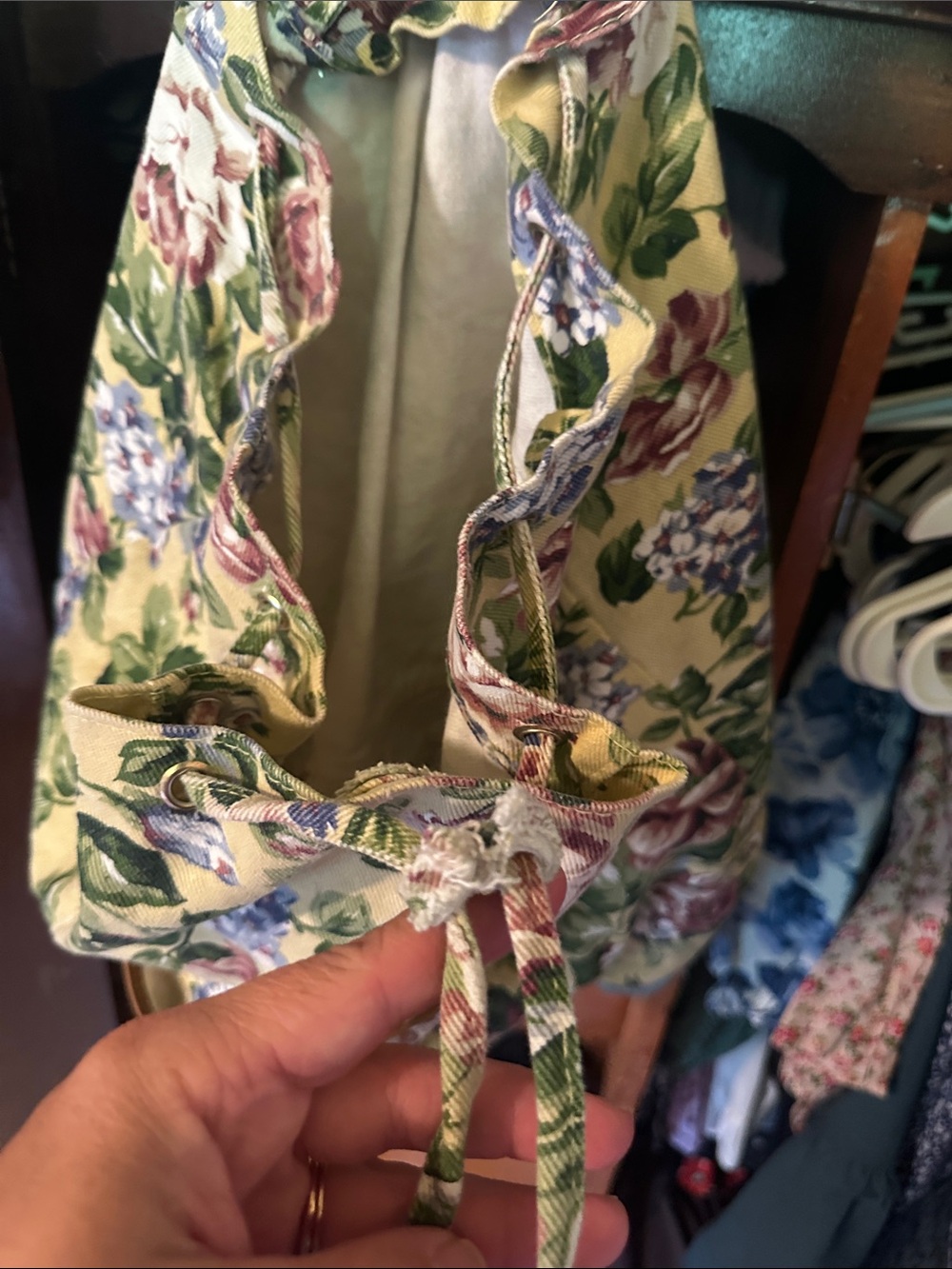 1990s Classic Floral Canvas Drawstring Backpack - Beige Floral - Picture 4 of 7